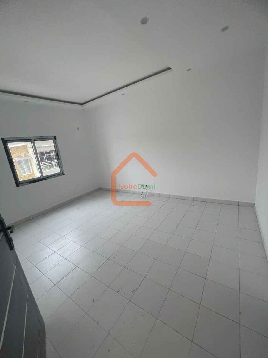 Villa duplex a louer acocody riviera palmeraie rond point st viateur