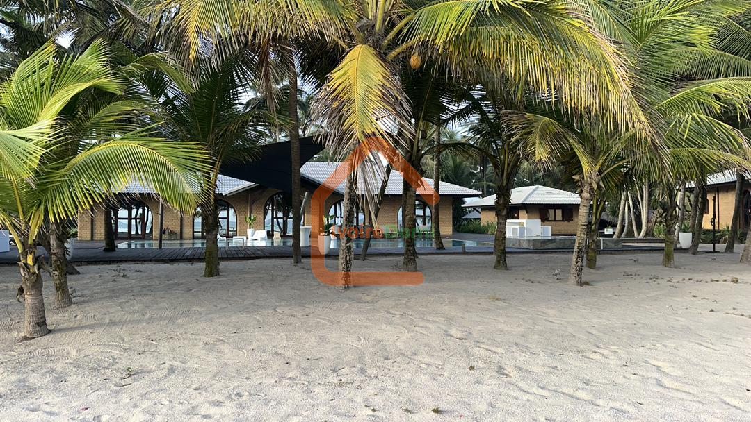 🏘️ VILLA CHALET DE PRESTIGE À VENDRE – ASSINIE MAFIA PK 16 📍 En bordure de lagune, côté mer