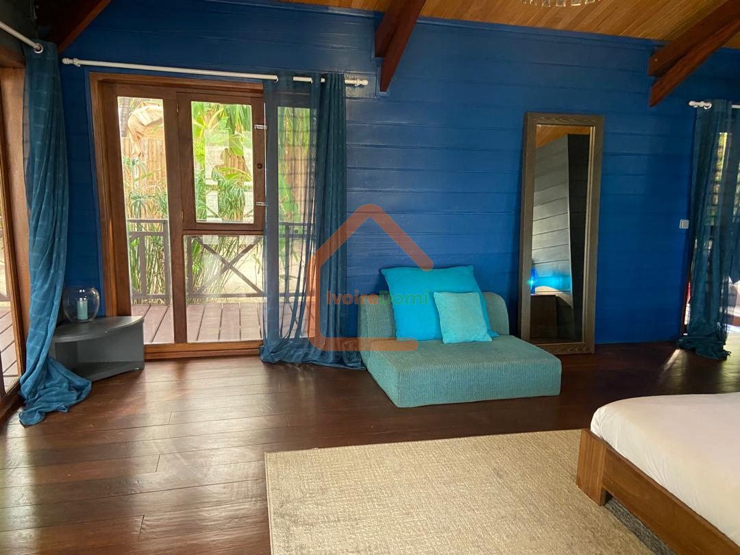 🏘️ VILLA CHALET DE PRESTIGE À VENDRE – ASSINIE MAFIA PK 16 📍 En bordure de lagune, côté mer