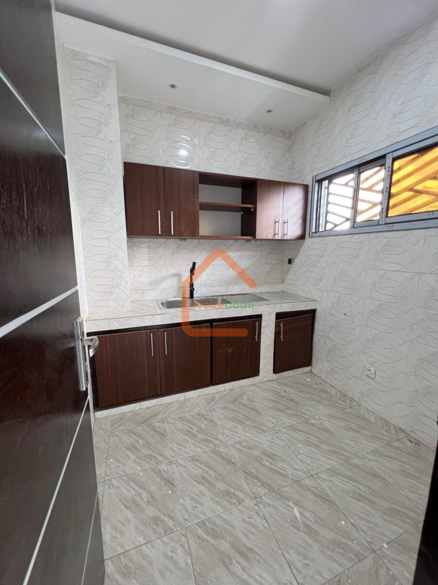 Appartement à louer de 03 à COCODY ANGRÉ CHU