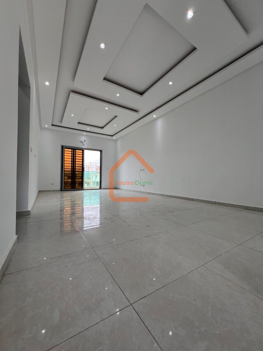 Appartement à louer de 03 à COCODY ANGRÉ CHU