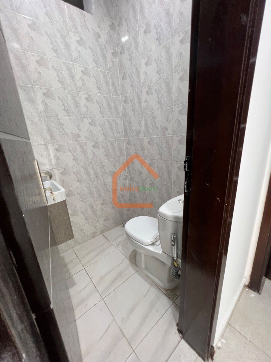 Appartement à louer de 03 à COCODY ANGRÉ CHU