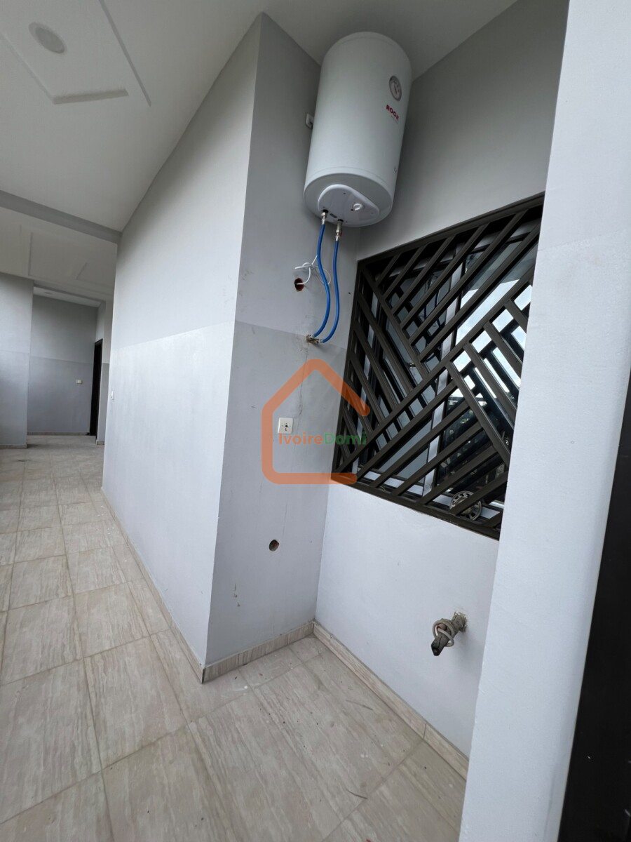 Appartement à louer de 03 à COCODY ANGRÉ CHU