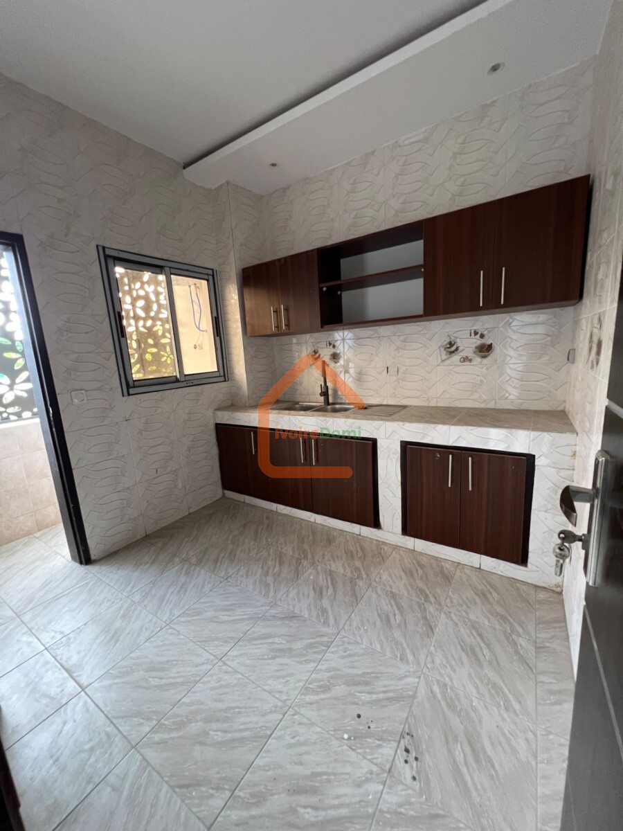 Appartement à louer de 03 à COCODY ANGRÉ CHU