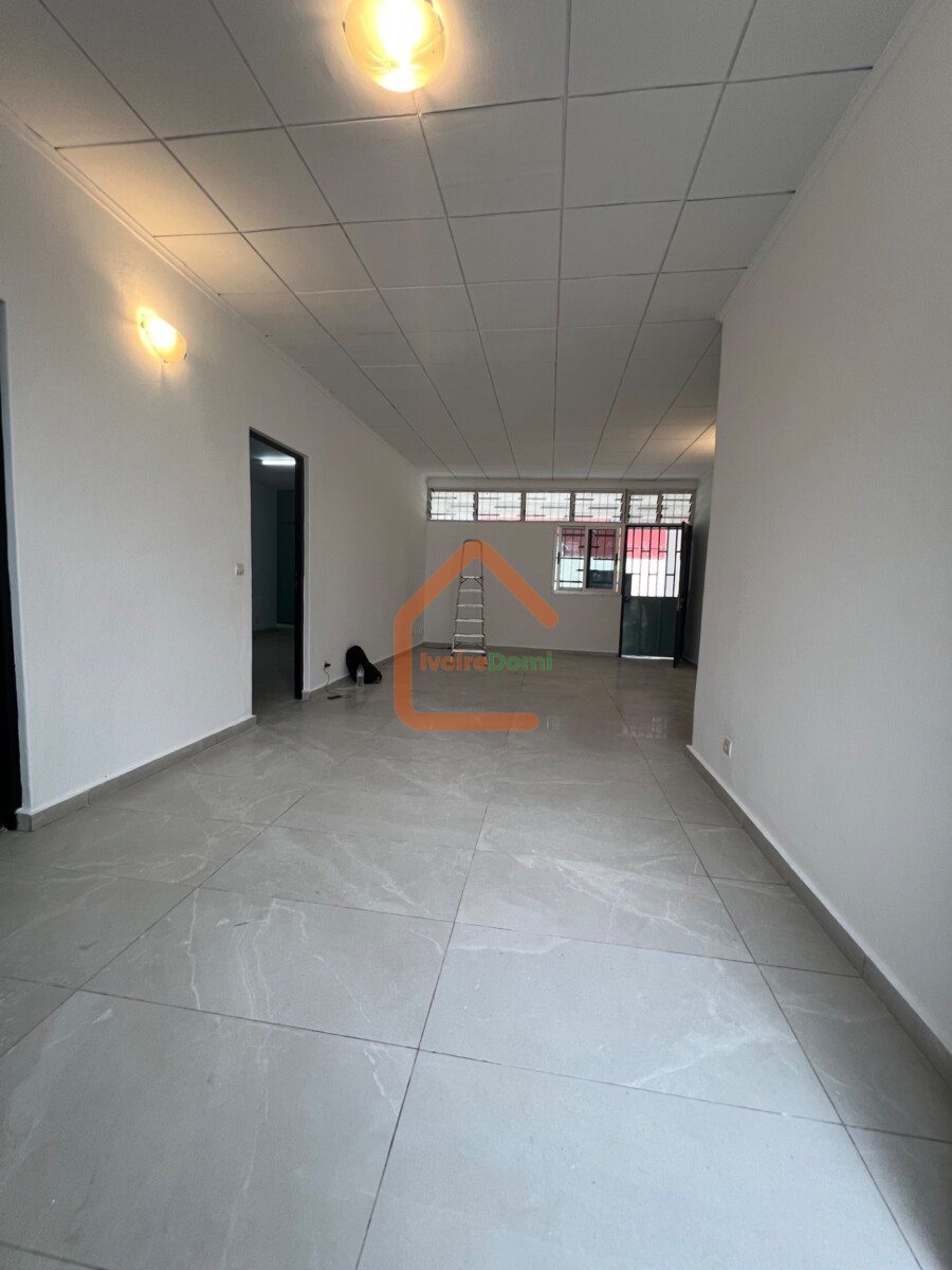 Villa basse de 5 pièces à COCODY ANGRÉ à proximité du 22eme arrondissement