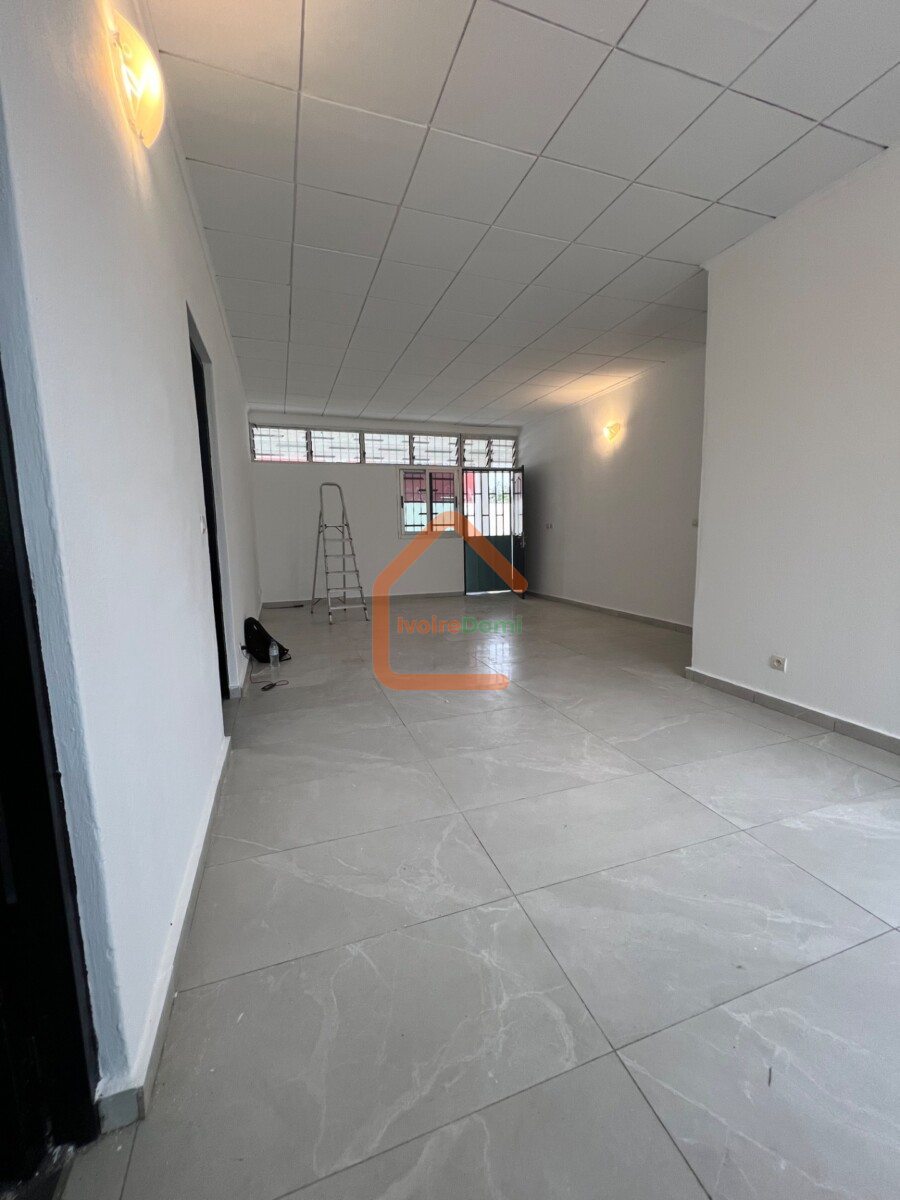Villa basse de 5 pièces à COCODY ANGRÉ à proximité du 22eme arrondissement