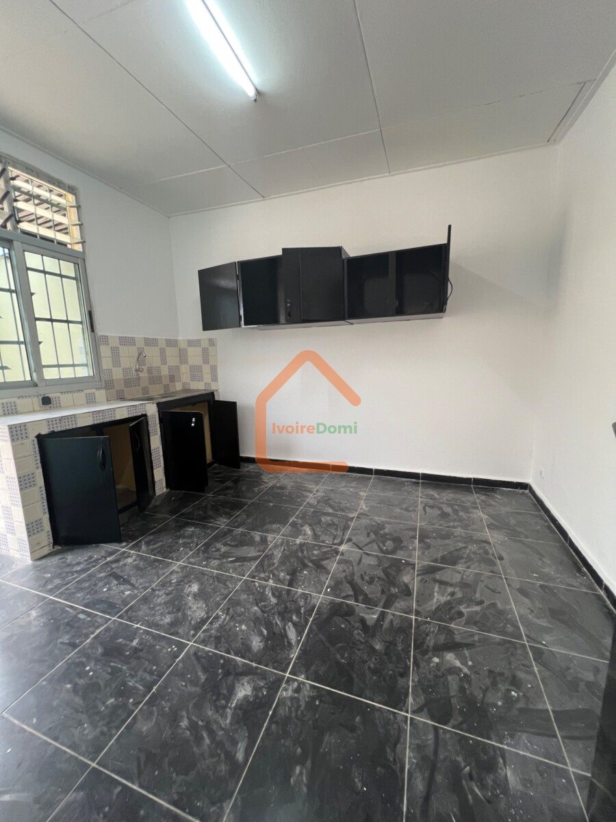 Villa basse de 5 pièces à COCODY ANGRÉ à proximité du 22eme arrondissement