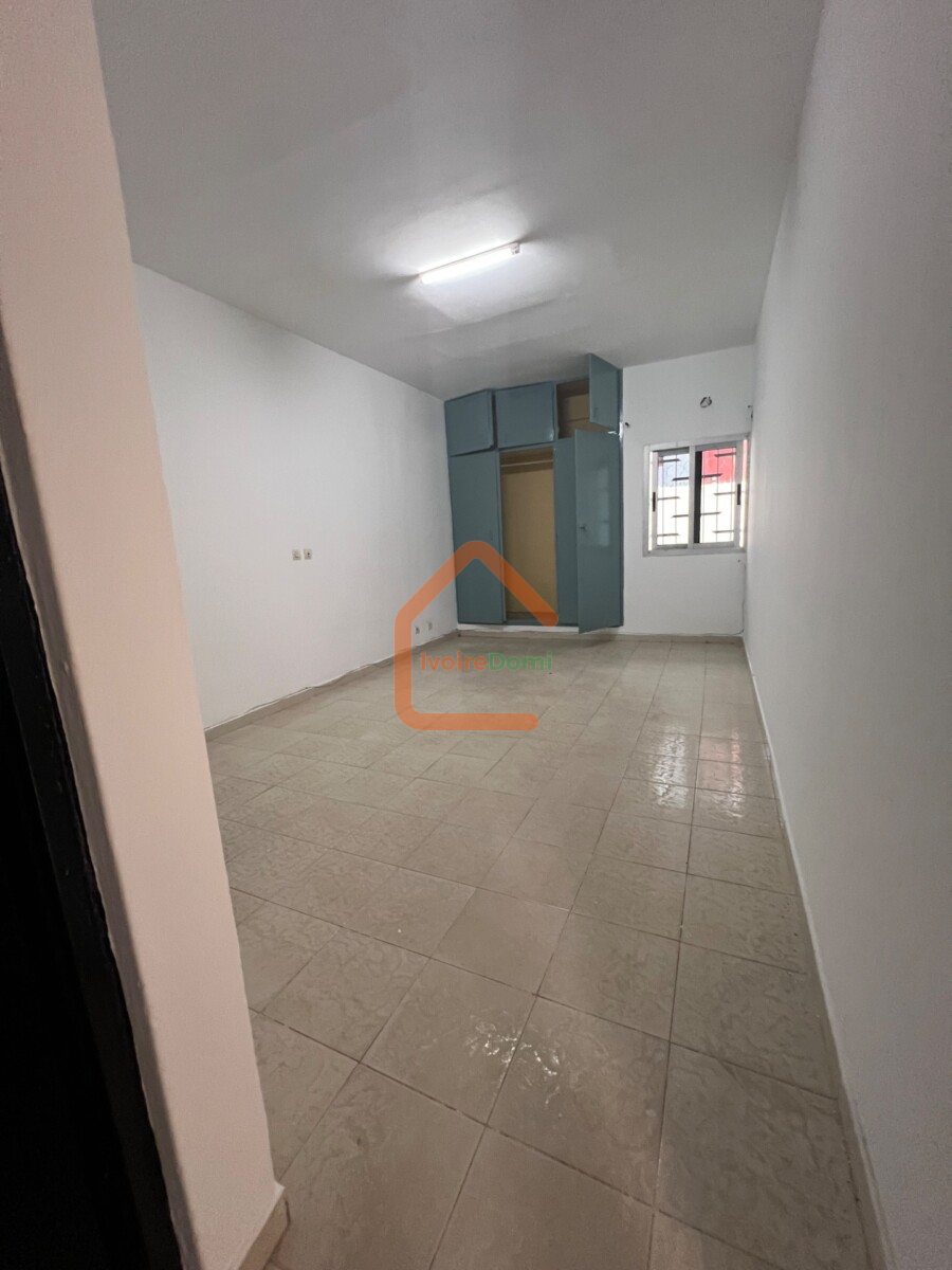 Villa basse de 5 pièces à COCODY ANGRÉ à proximité du 22eme arrondissement
