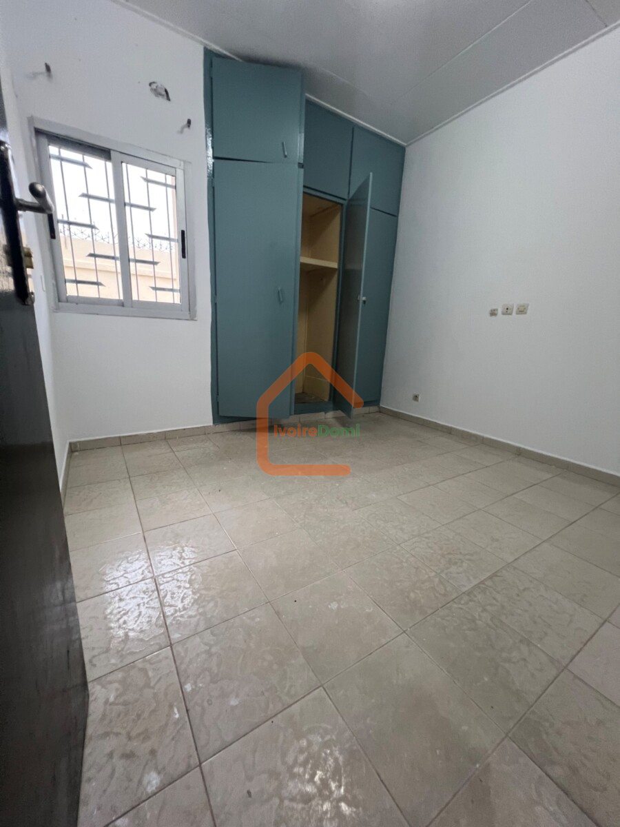 Villa basse de 5 pièces à COCODY ANGRÉ à proximité du 22eme arrondissement