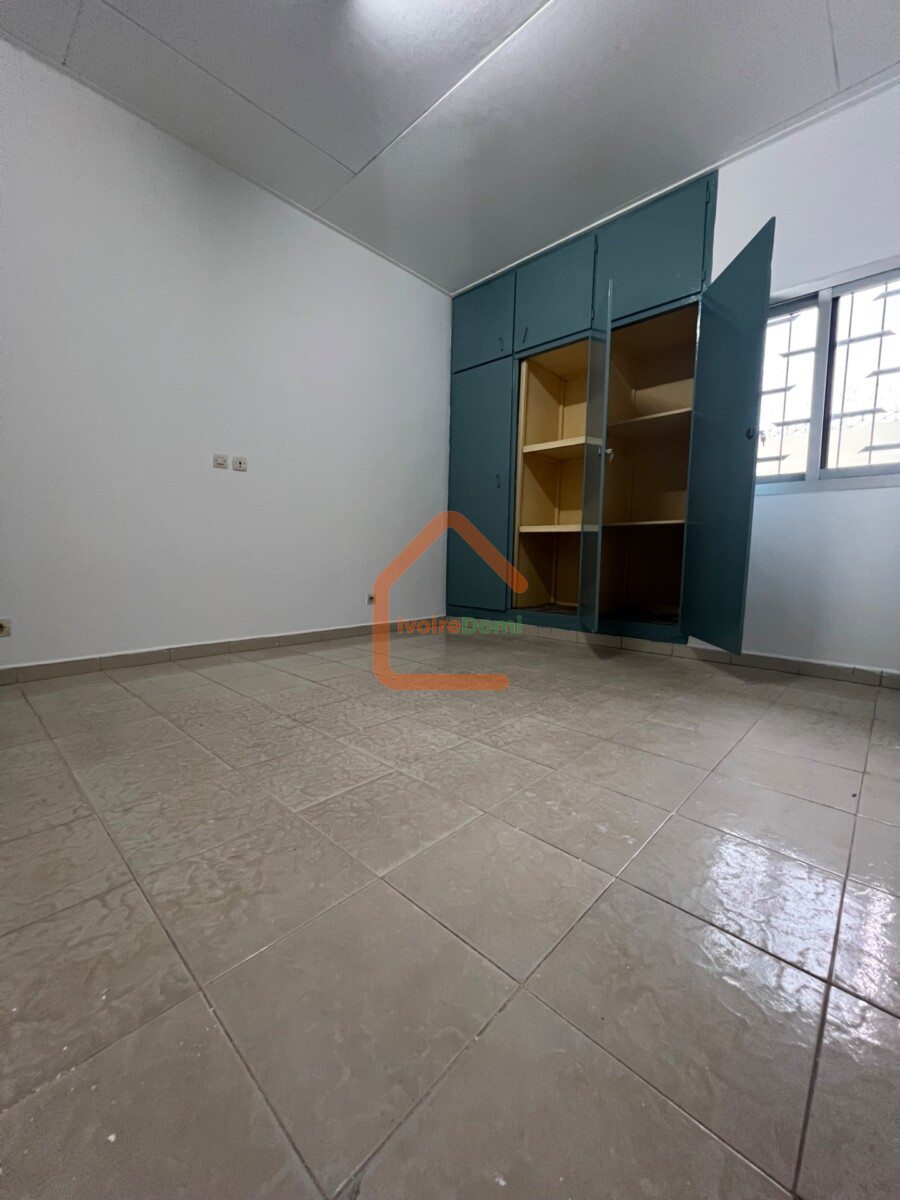 Villa basse de 5 pièces à COCODY ANGRÉ à proximité du 22eme arrondissement