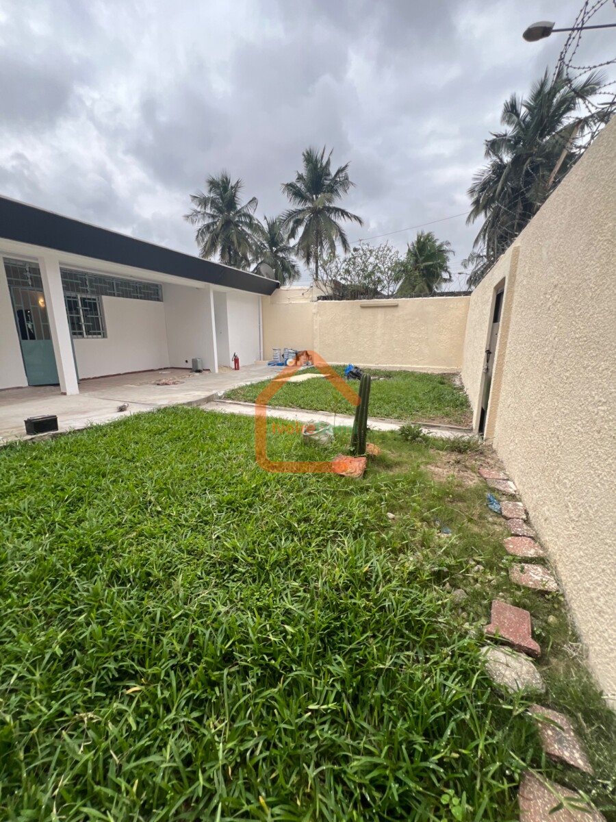 Villa basse de 5 pièces à COCODY ANGRÉ à proximité du 22eme arrondissement