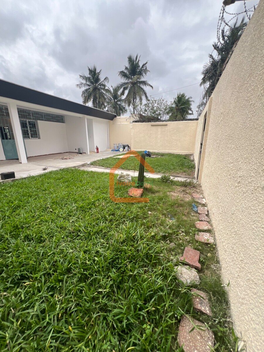 Villa basse de 5 pièces à COCODY ANGRÉ à proximité du 22eme arrondissement