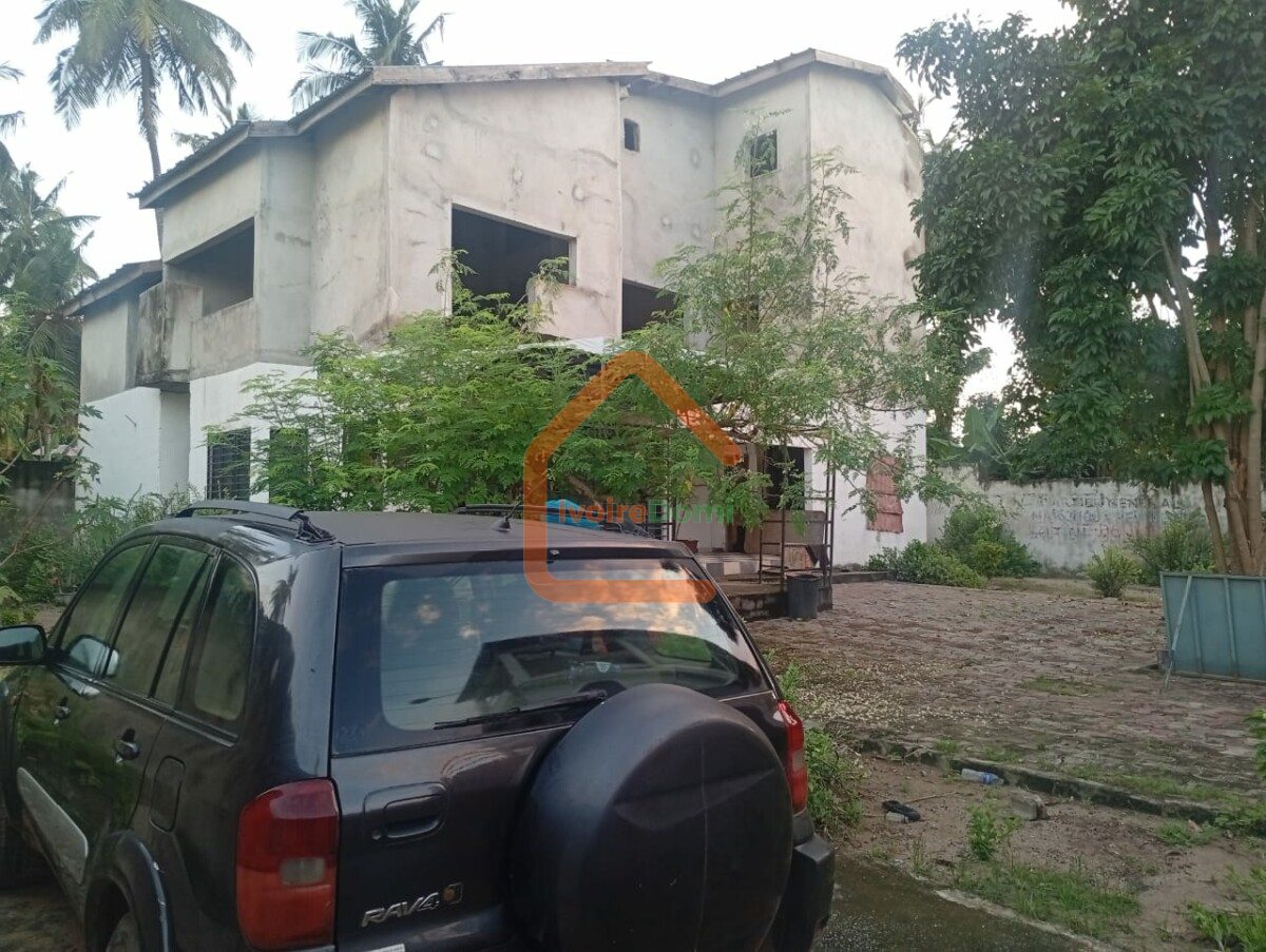 VILLA DUPLEX INACHEVEE EN VENTE A BINGERVILLE AVEC VUE LAGUNAIRE