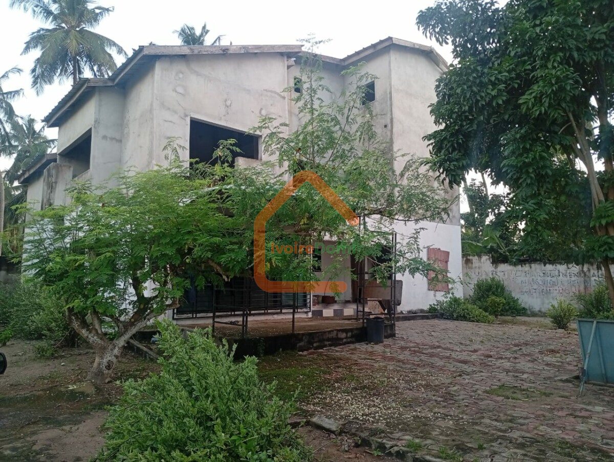 VILLA DUPLEX INACHEVEE EN VENTE A BINGERVILLE AVEC VUE LAGUNAIRE