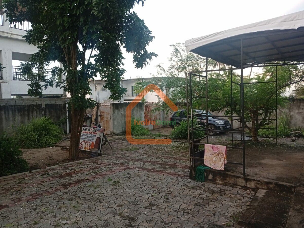 VILLA DUPLEX INACHEVEE EN VENTE A BINGERVILLE AVEC VUE LAGUNAIRE