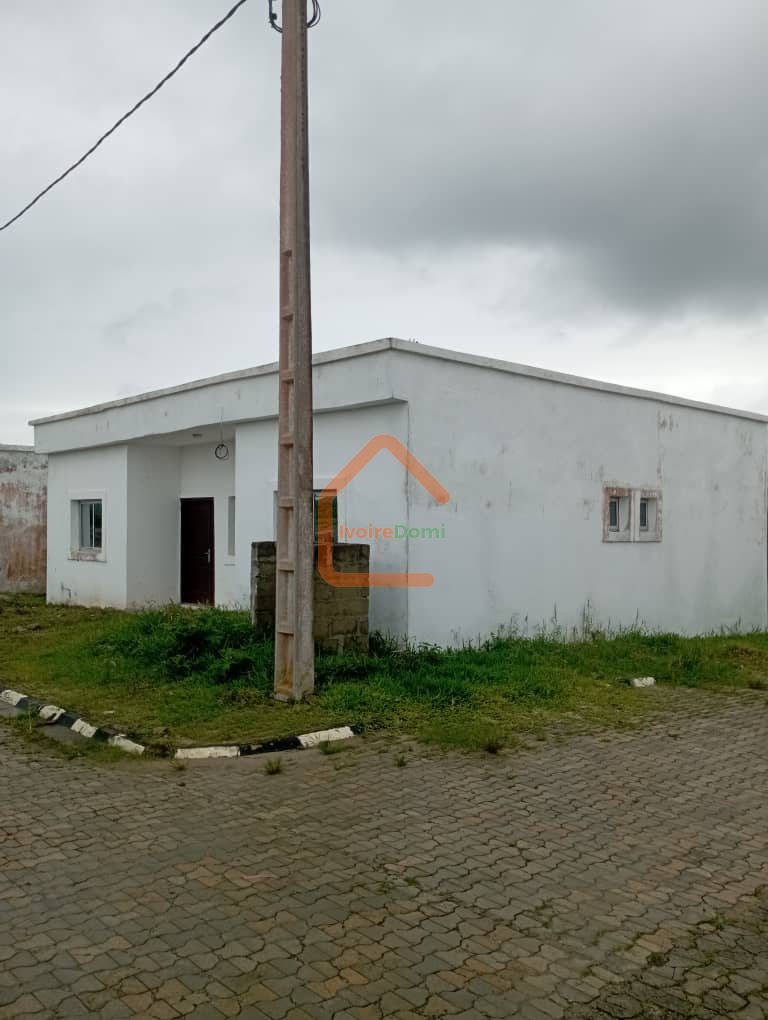 VILLA BASE 4 PIECES INACHEVEE AVEC DALLE/BINGERVILLE cité TP N’zi kan