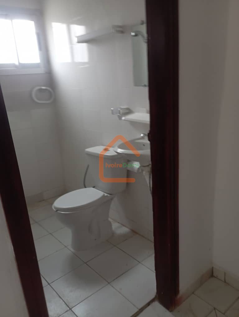VILLA BASE 4 PIECES INACHEVEE AVEC DALLE/BINGERVILLE cité TP N’zi kan
