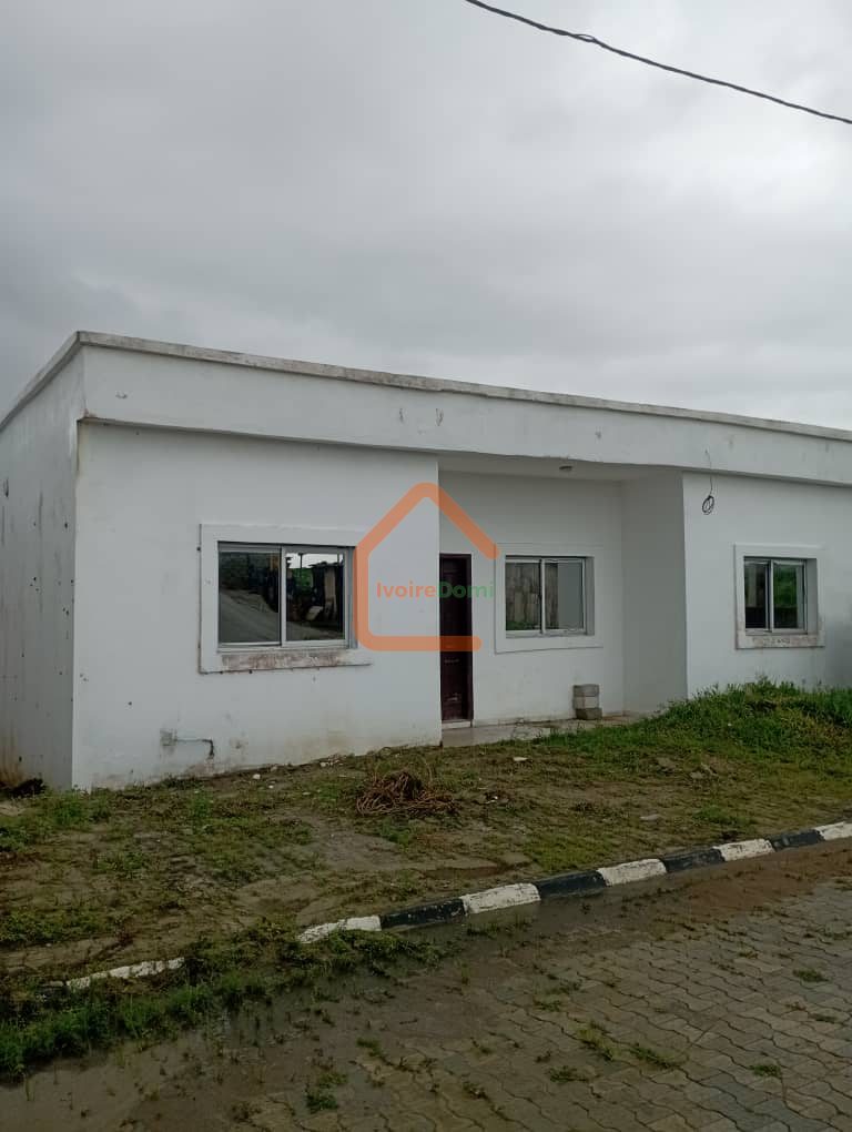 VILLA BASE 4 PIECES INACHEVEE AVEC DALLE/BINGERVILLE cité TP N’zi kan