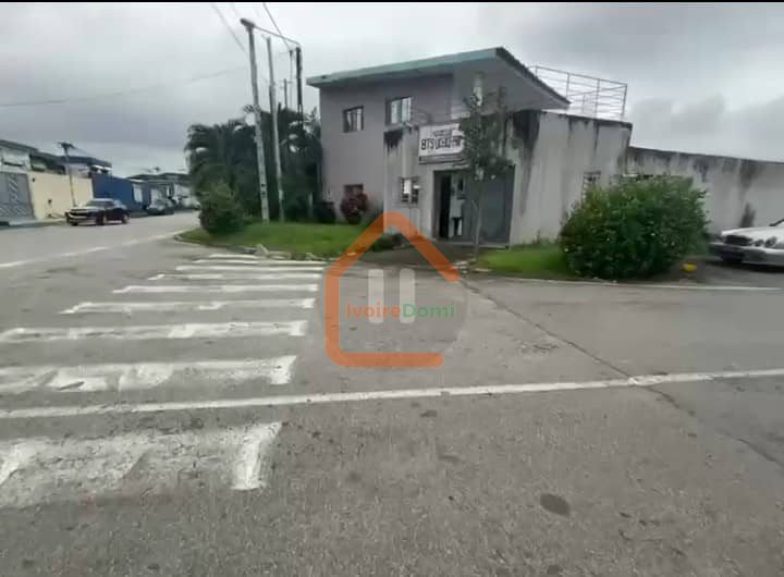TERRAIN 1200 m2 EN VENDRE/ COCODY DANGA
