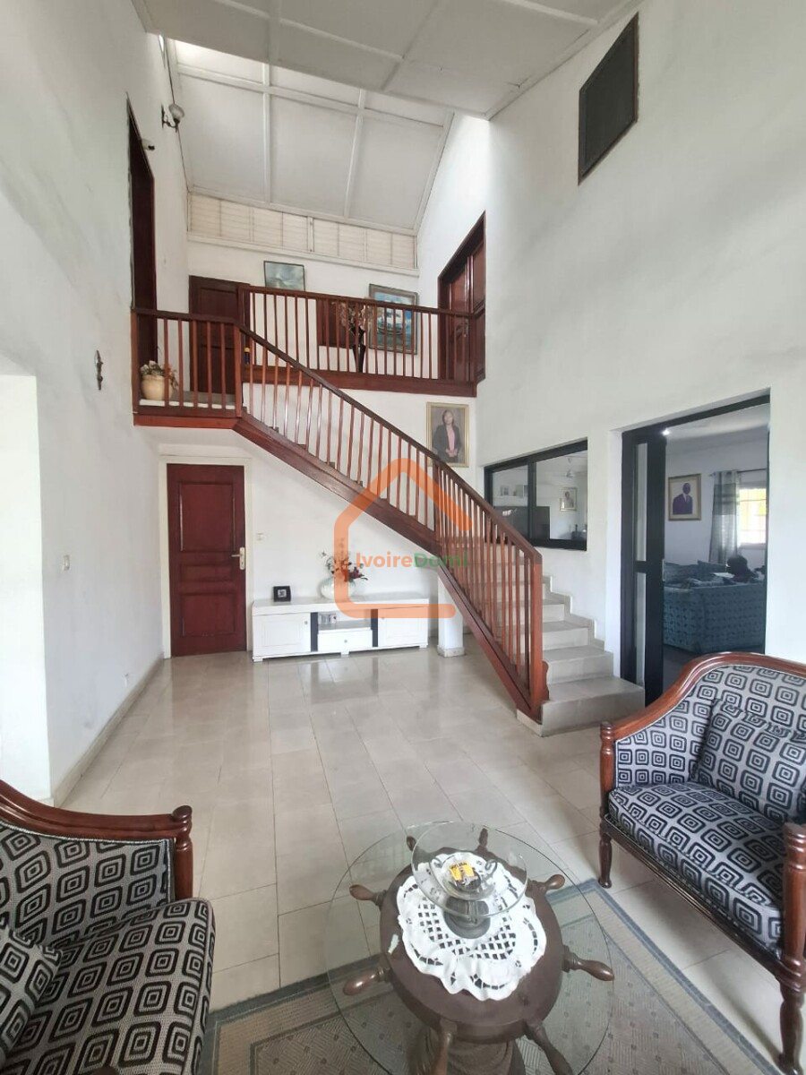 : VILLA DUPLEX D’EXCEPTION A TREICHVILLE / CITE DES CADRES NON LOIN DE CFAO