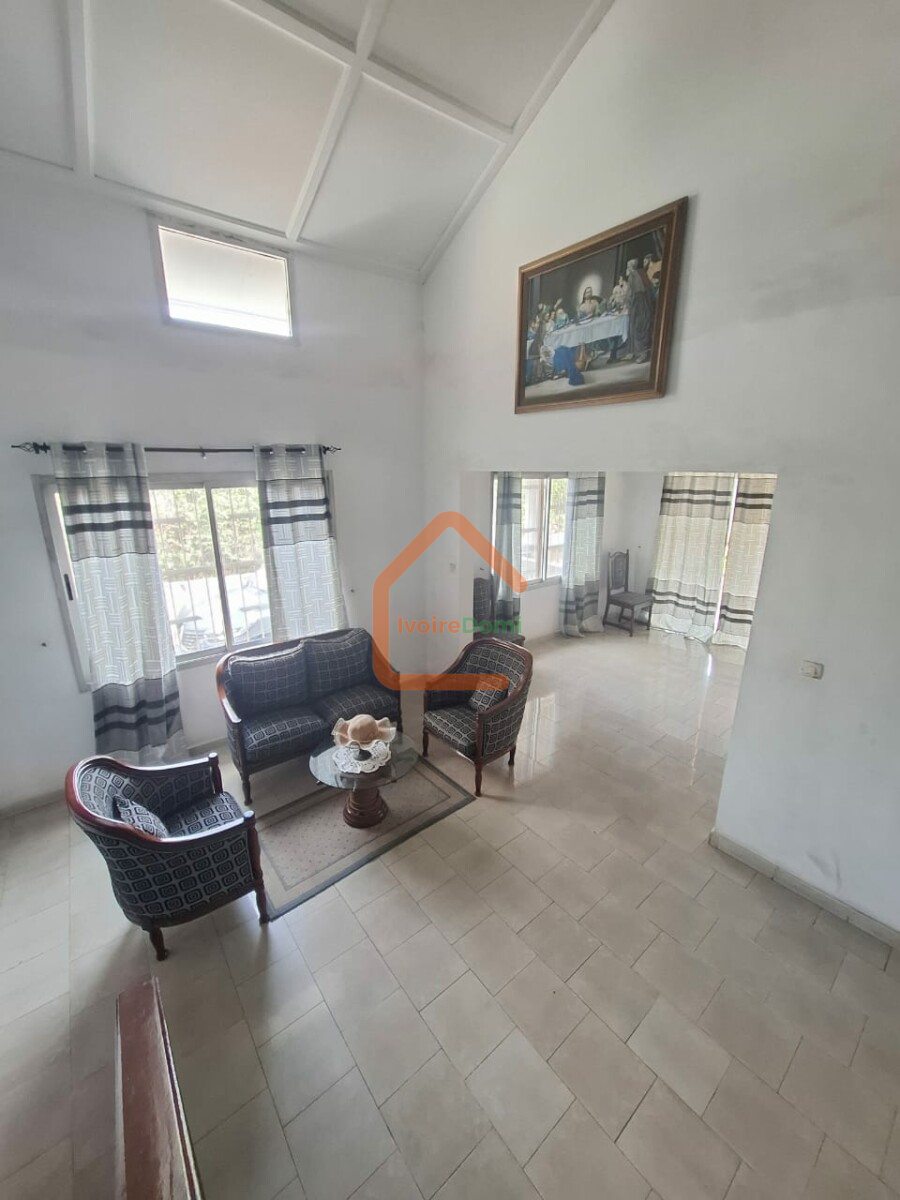 : VILLA DUPLEX D’EXCEPTION A TREICHVILLE / CITE DES CADRES NON LOIN DE CFAO