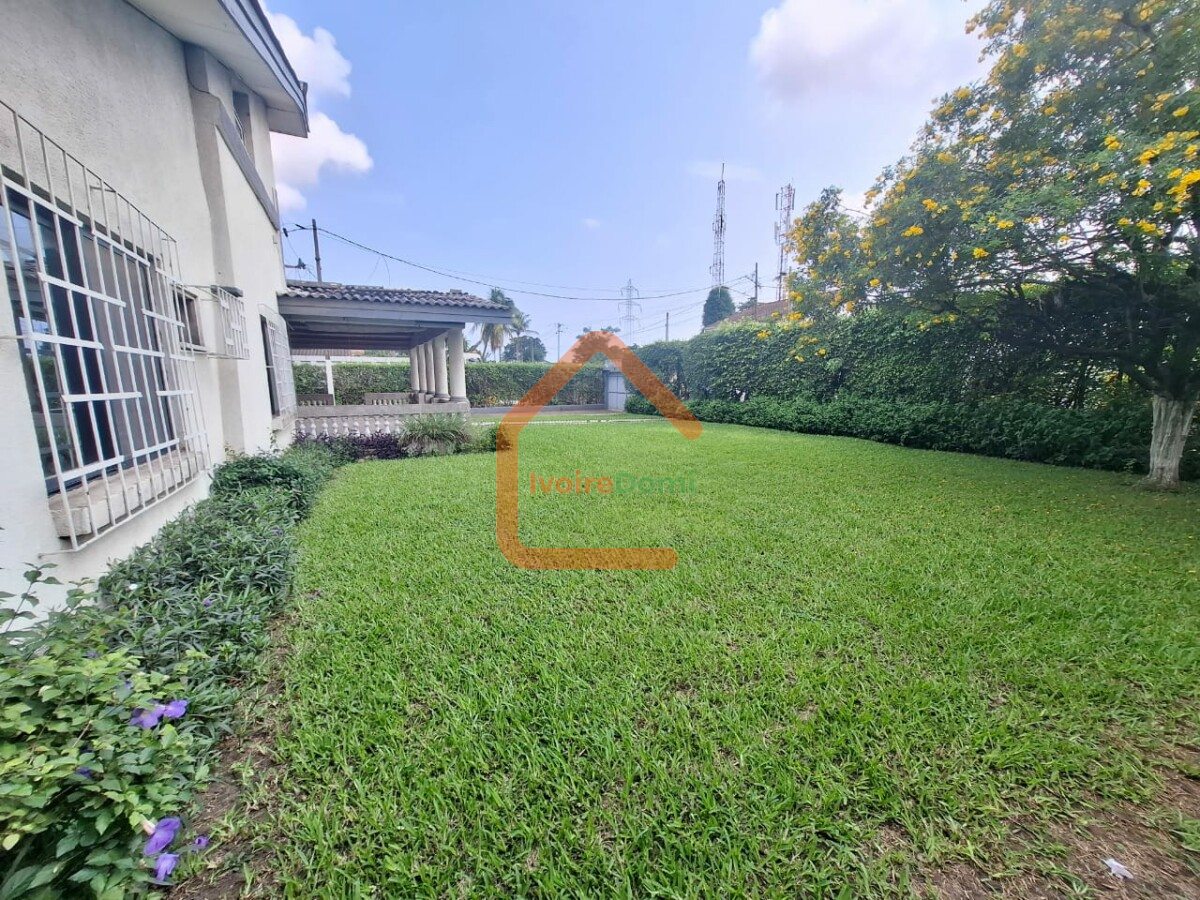 : VILLA DUPLEX D’EXCEPTION A TREICHVILLE / CITE DES CADRES NON LOIN DE CFAO