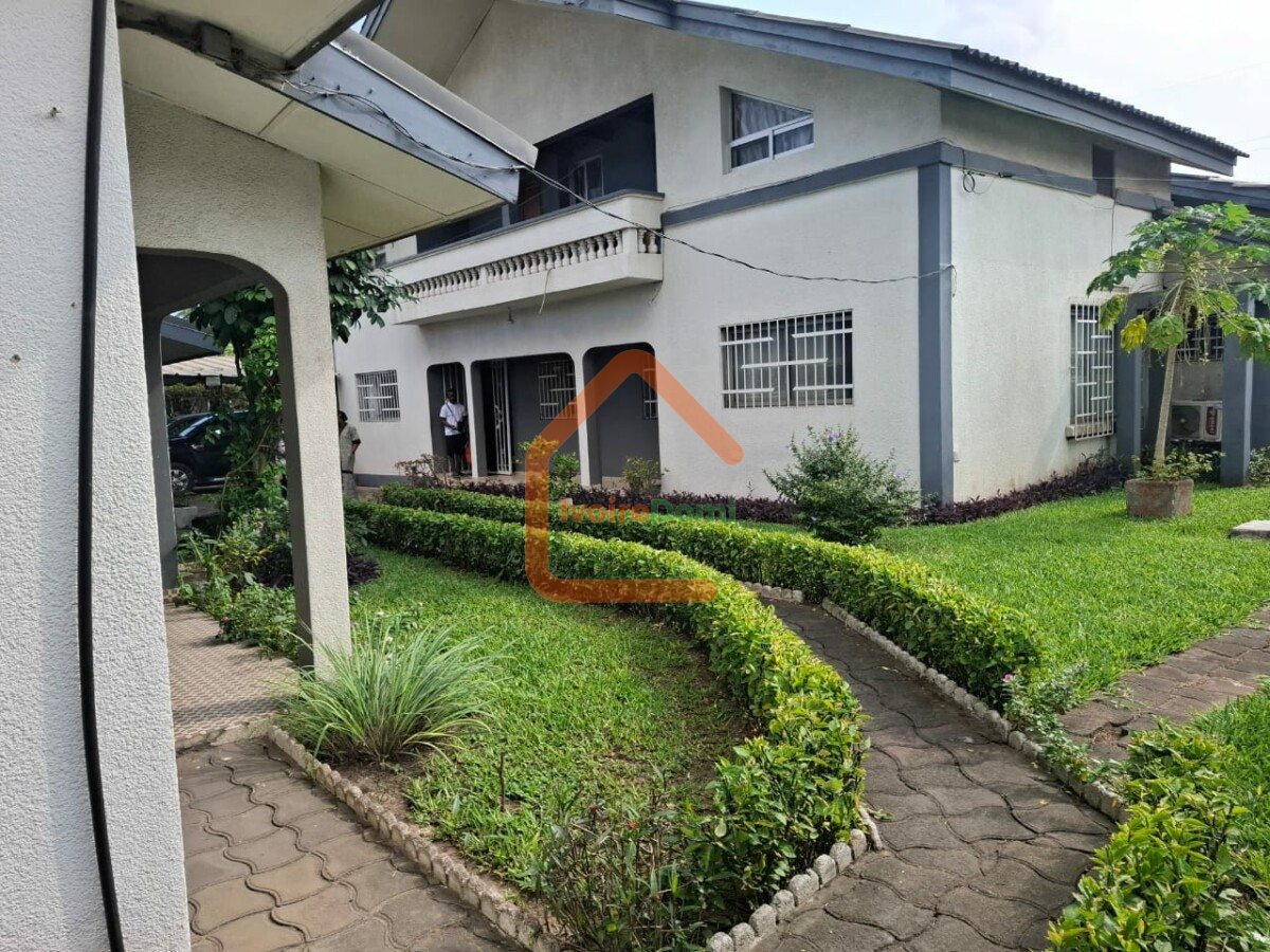 : VILLA DUPLEX D’EXCEPTION A TREICHVILLE / CITE DES CADRES NON LOIN DE CFAO
