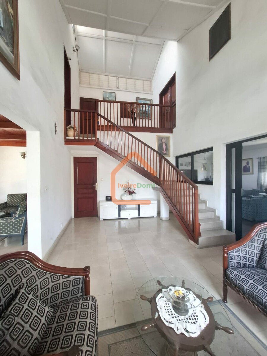 : VILLA DUPLEX D’EXCEPTION A TREICHVILLE / CITE DES CADRES NON LOIN DE CFAO