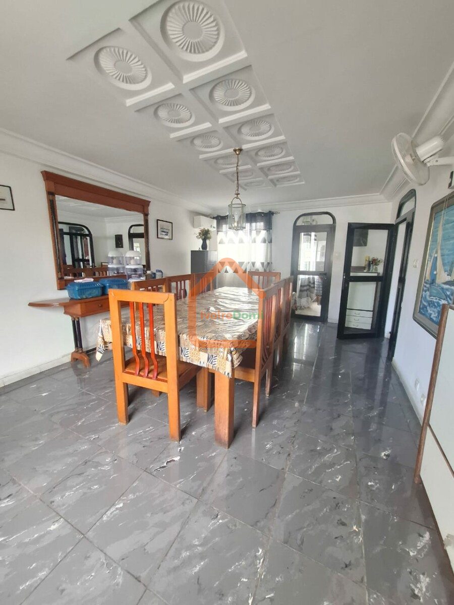: VILLA DUPLEX D’EXCEPTION A TREICHVILLE / CITE DES CADRES NON LOIN DE CFAO