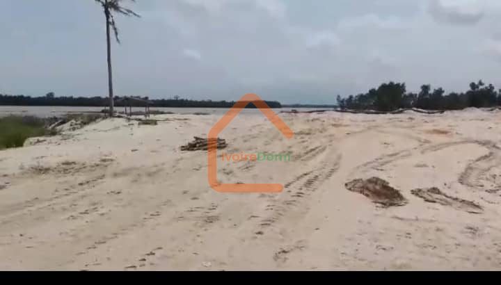 TERRAIN DE 6O HECTARES PIEDS DANS L’EAU AVEC ACD/ MORCELLEMENT à PARTIR DE 1000m2