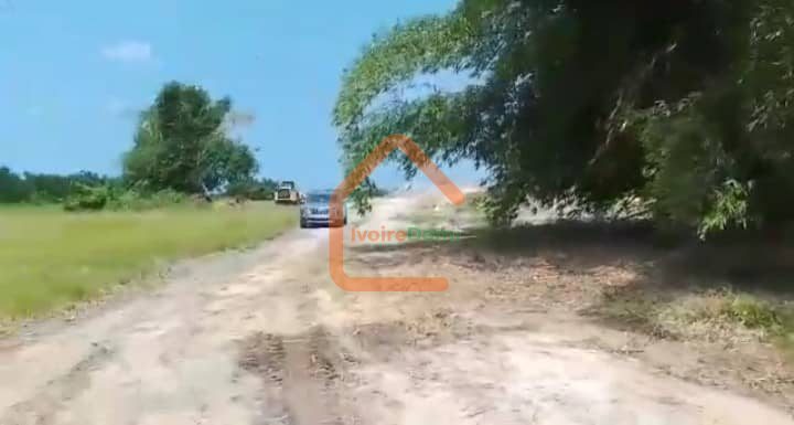 TERRAIN DE 6O HECTARES PIEDS DANS L’EAU AVEC ACD/ MORCELLEMENT à PARTIR DE 1000m2