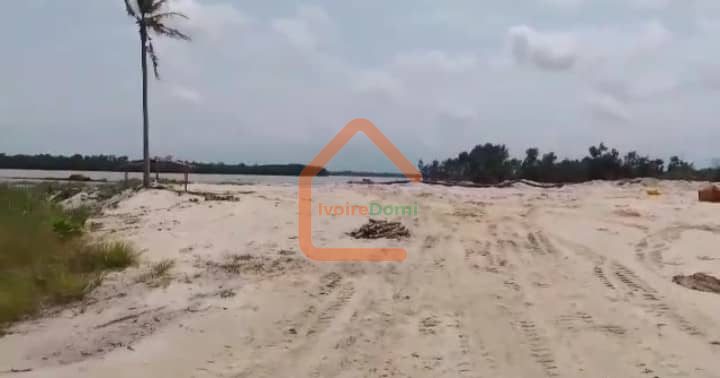 TERRAIN DE 6O HECTARES PIEDS DANS L’EAU AVEC ACD/ MORCELLEMENT à PARTIR DE 1000m2