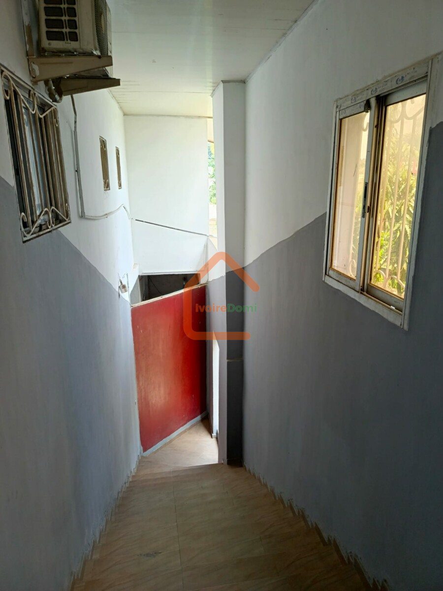 APPARTEMENT 3 PIECES 1er Etage/ RIVIERA 2 EN BORDURE DE VOIE