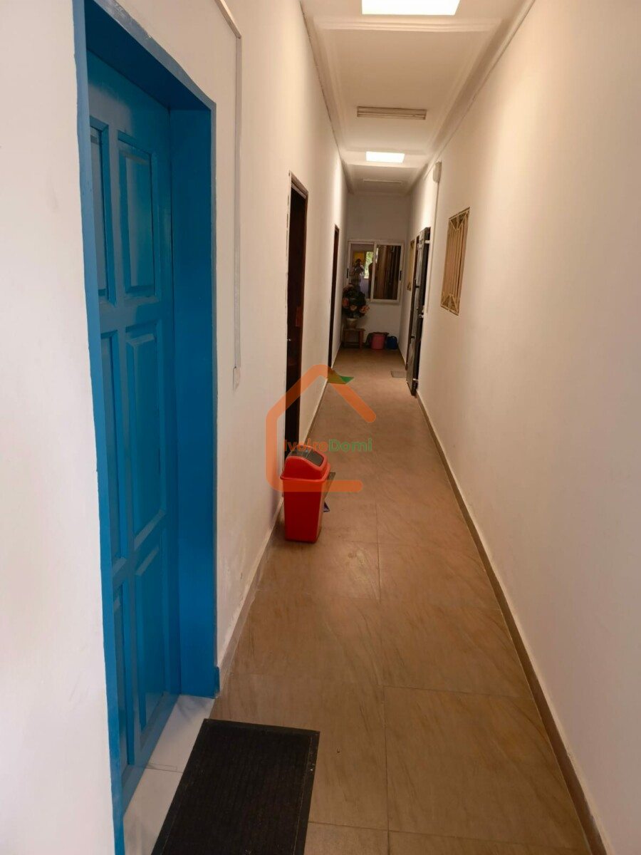 APPARTEMENT 3 PIECES 1er Etage/ RIVIERA 2 EN BORDURE DE VOIE