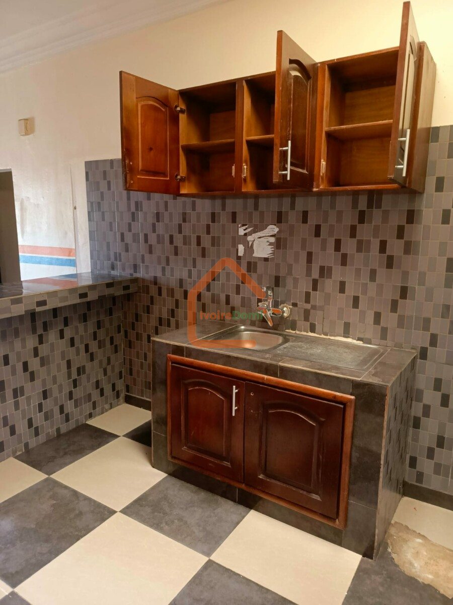 APPARTEMENT 3 PIECES 1er Etage/ RIVIERA 2 EN BORDURE DE VOIE