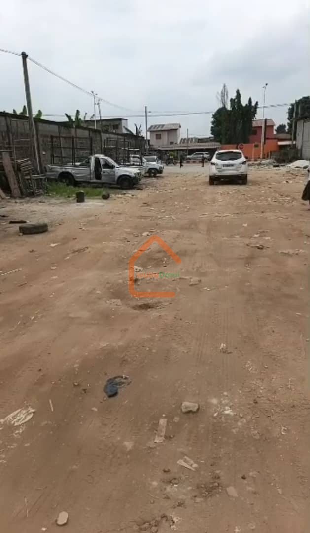 A VENDRE TERRAIN A FAYA NOUVEAU GOUDRON AVEC ACD