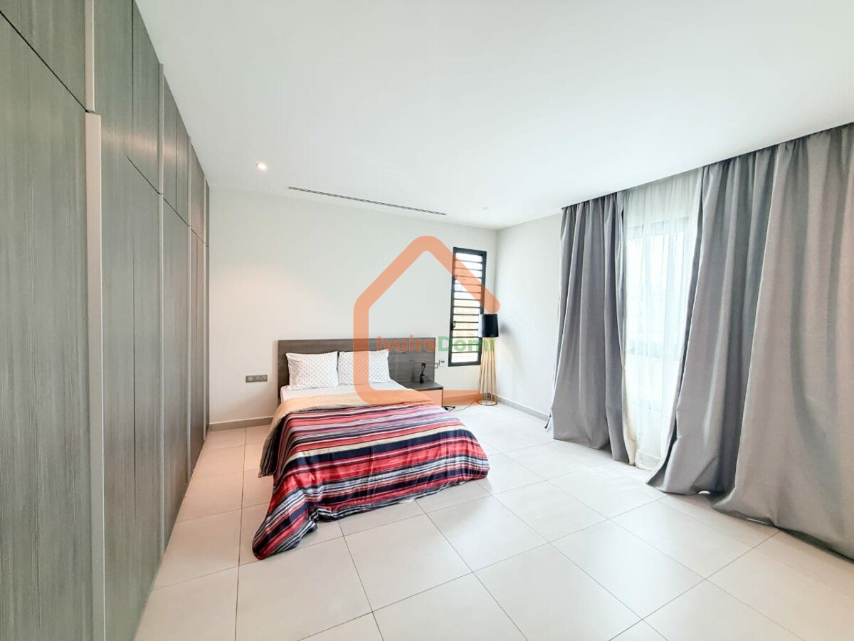 À LA RIVIERA M’BADON : APPARTEMENT 4 PIÈCES DE 210 m2 AU 2e ÉTAGE