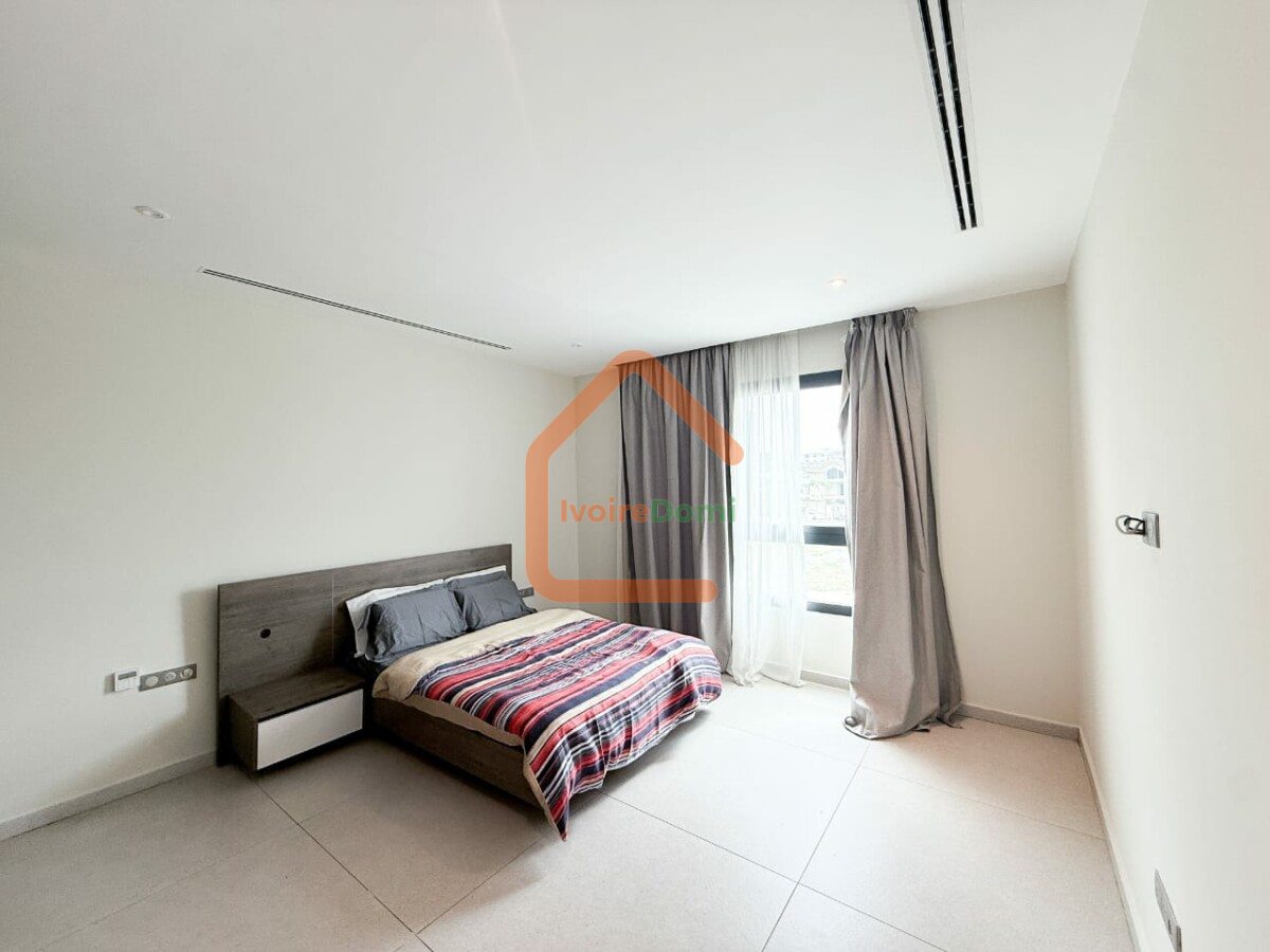 À LA RIVIERA M’BADON : APPARTEMENT 4 PIÈCES DE 210 m2 AU 2e ÉTAGE