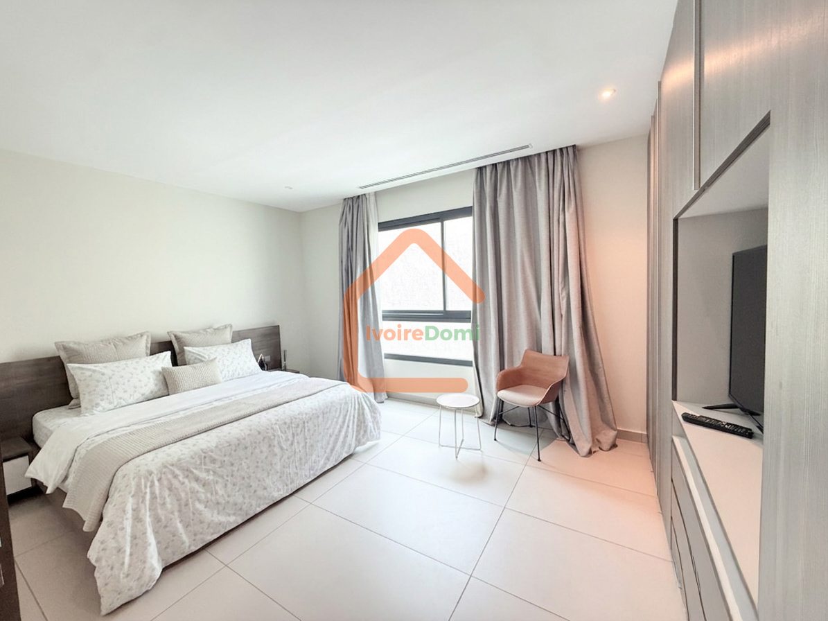 À LA RIVIERA M’BADON : APPARTEMENT 4 PIÈCES DE 210 m2 AU 2e ÉTAGE