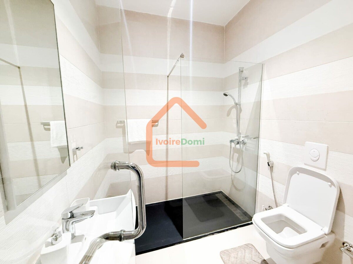 À LA RIVIERA M’BADON : APPARTEMENT 4 PIÈCES DE 210 m2 AU 2e ÉTAGE