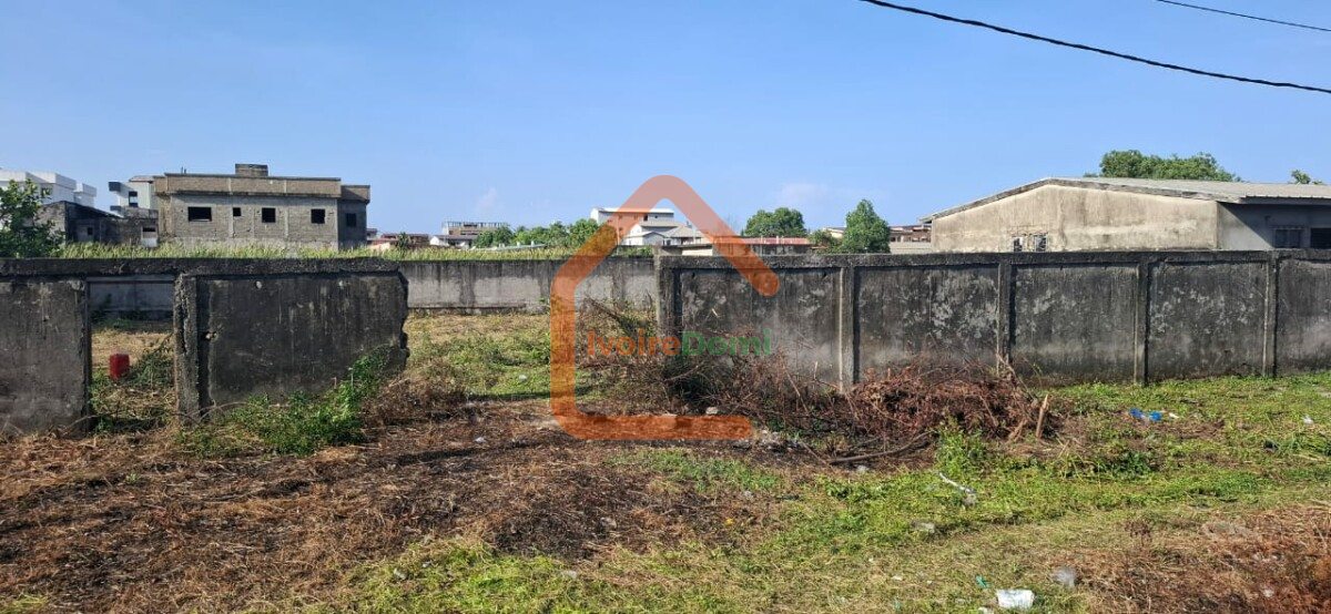 Terrain de 400 m², ACD global disponible à Cocody Angré
