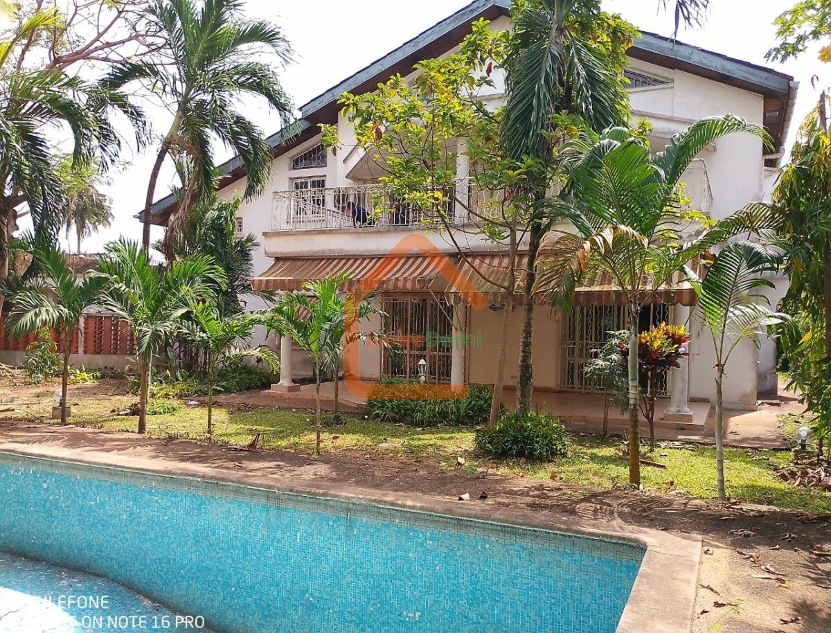 DUPLEX 10 PIECES AVEC PISCINE À LA 7E TRANCHE