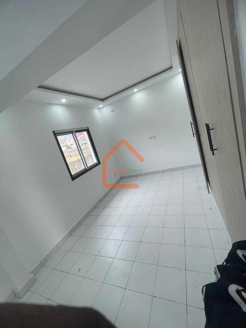 Villa duplex a louer acocody riviera palmeraie rond point st viateur