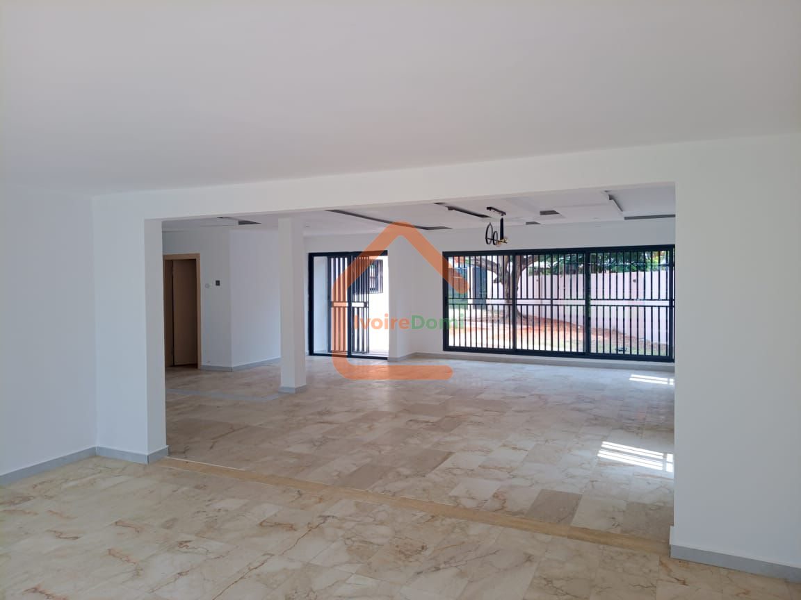 Villa basse de 6 pièces pied dans l’eau sur 5.000M²