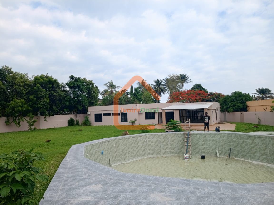 Villa basse de 6 pièces pied dans l’eau sur 5.000M²
