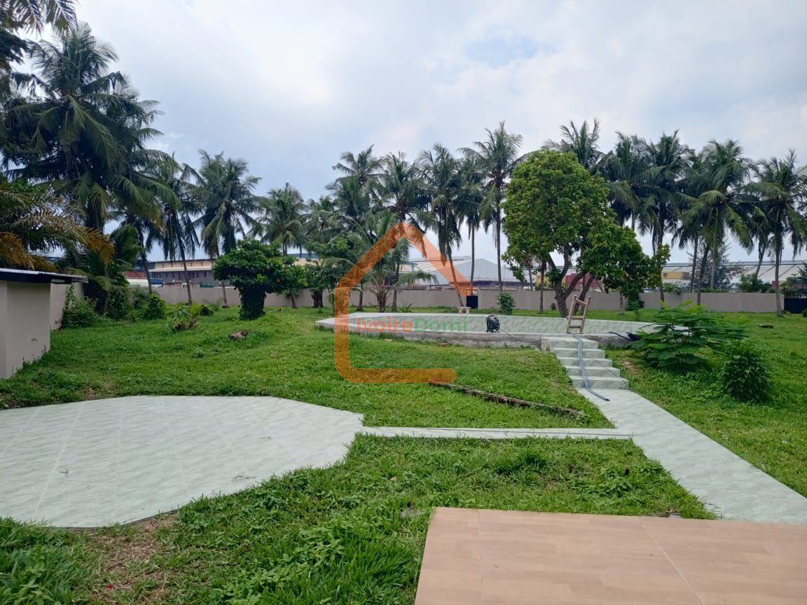 Villa basse de 6 pièces pied dans l’eau sur 5.000M²