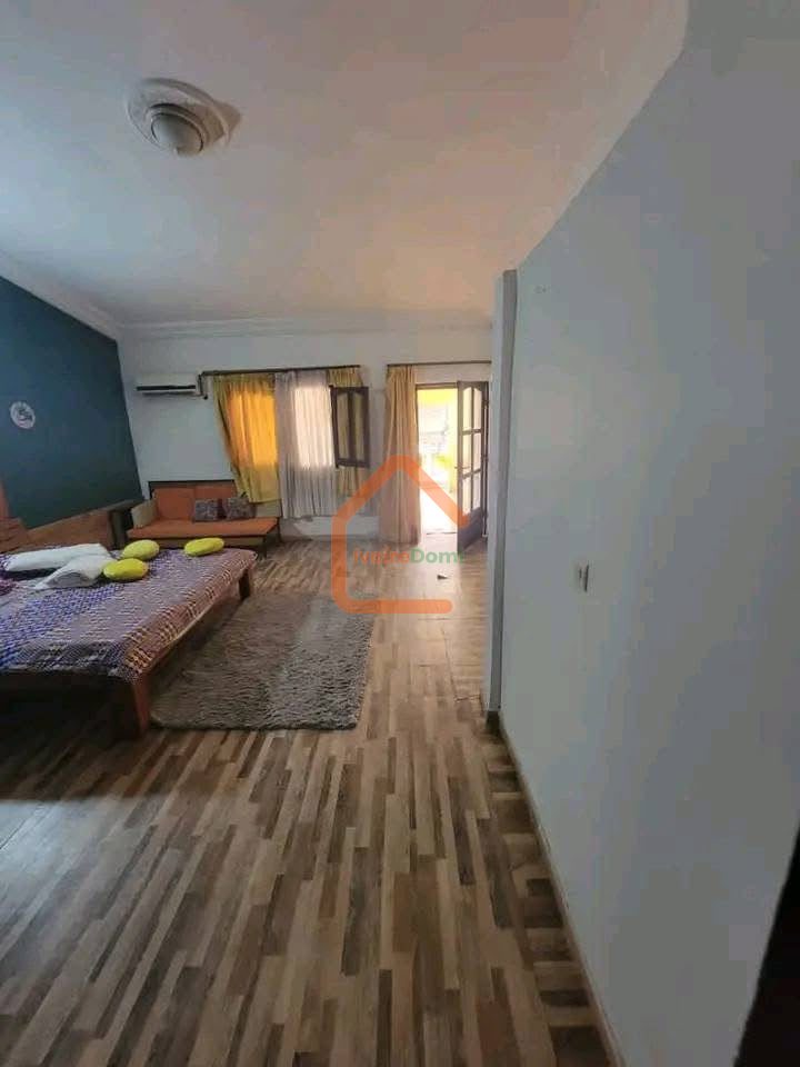 Villa duplex de 7 pièces en bordure de voie bitumée