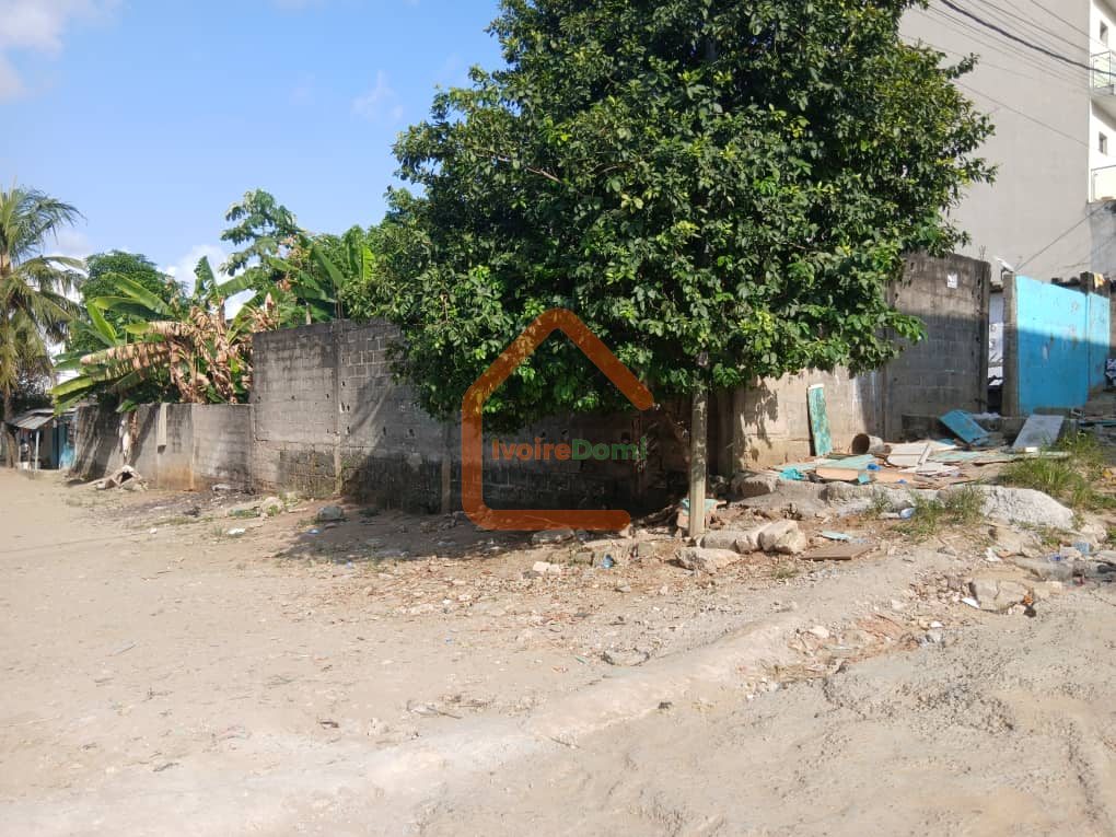 Terrain de 600 m² a l’angle