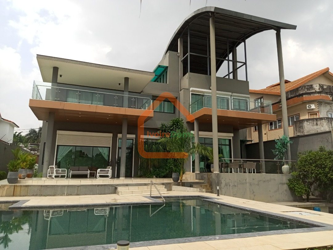 VILLA DUPLEX MODERNE DE 17 PIECES