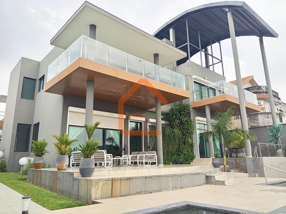 VILLA DUPLEX MODERNE DE 17 PIECES